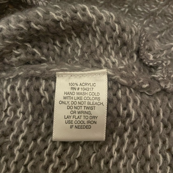 Derek Heart Grey Sleeveless Sweater Vest Size Small - Picture 7 of 7